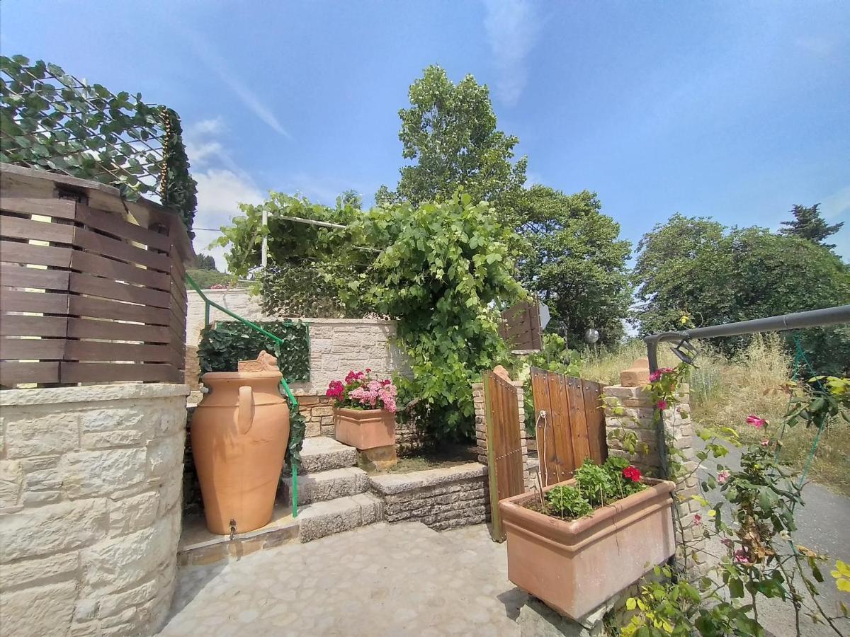 Villa Stonemakers Hide Karyotikon Exterior foto